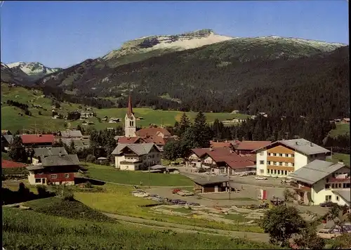 Ak Riezlern Mittelberg Vorarlberg, Blick auf den Ort, Hoch Ifen