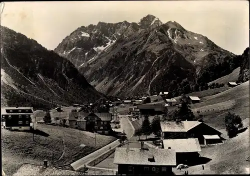 Ak Tobel Mittelberg im Kleinwalsertal Vorarlberg, Blick auf den Ort, Widderstein
