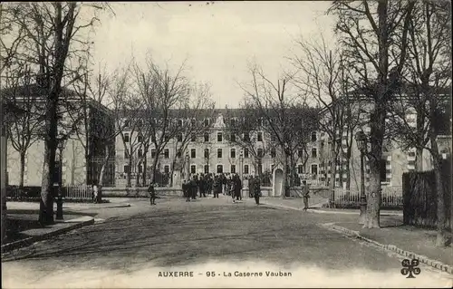 Ak Auxerre Yonne, La Caserne Vauban