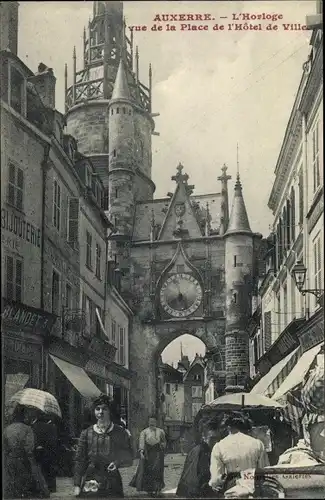 Ak Auxerre Yonne, L'Horloge, vue de la Place de l'Hotel de Ville, Bijouterie