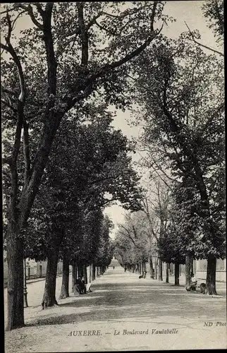 Ak Auxerre Yonne, Le Boulevard Vaulabelle