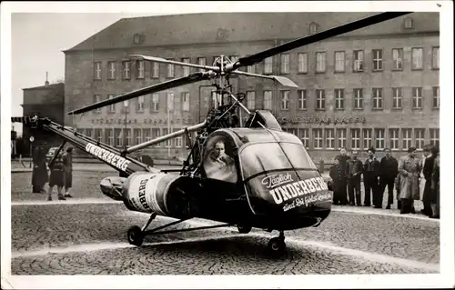 Ak Fliegende Underberg Flasche, Pilot Sepp Bauer, Reklame, Helikopter