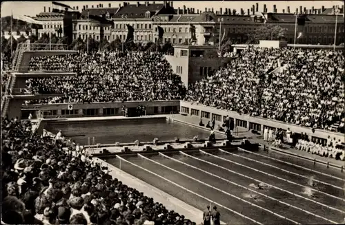 Ak Leipzig in Sachsen, Partie im Schwimmstadion, Zuschauer