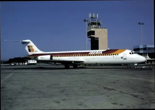 Ak Spanisches Passagierflugzeug, Iberia, McDonnell Douglas DC-9-32, EC-CLD