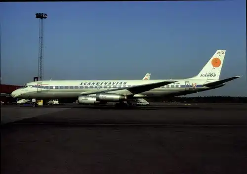 Ak Schwedisches Passagierflugzeug Scanair Scandinavian, McDonnell Douglas DC-8-62 SE-DDU Knud Viking