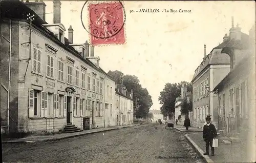 Ak Avallon Yonne, La Rue Carnot