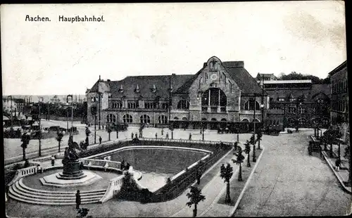 Ak Aachen in Nordrhein Westfalen, Blick auf den Hauptbahnhof, Straßenseite, Denkmal