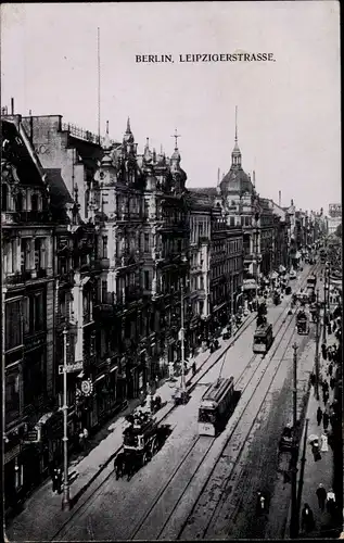 Ak Berlin, Häuserzeile in der Leipzigerstraße, Straßenbahnen