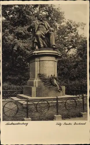Ak Neubrandenburg in Mecklenburg, Fritz Reuter Denkmal