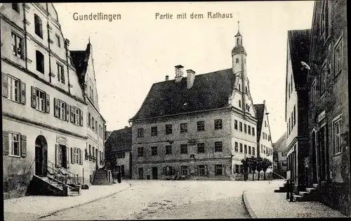 Ak Gundelfingen an der Donau Schwaben, Partie mit Rathaus