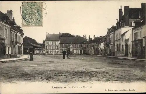 Ak Lorris Loiret, La Place du Martroi