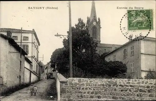 Ak Savigny Rhône, Entree du Bourg, eglise