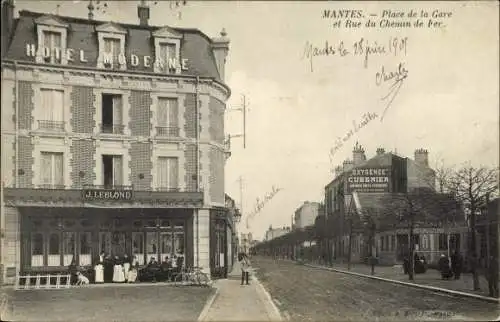 Ak Mantes Yvelines, Place de la Gare, Hôtel Moderne J. Leblond