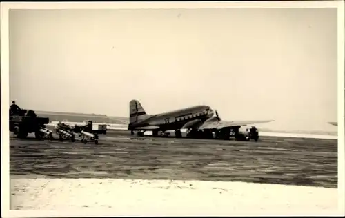 Foto Ak Schwedisches Passagierflugzeug Douglas DC 3, SAS Scandinavian Airlines System