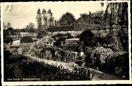 Ak Polczyn Zdrój Bad Polzin Pommern, Blumenterrasse, Sitzbänke