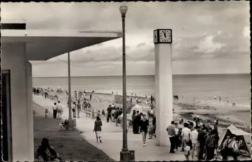 Ak Luc sur Mer Calvados, La Plage et la Promenade