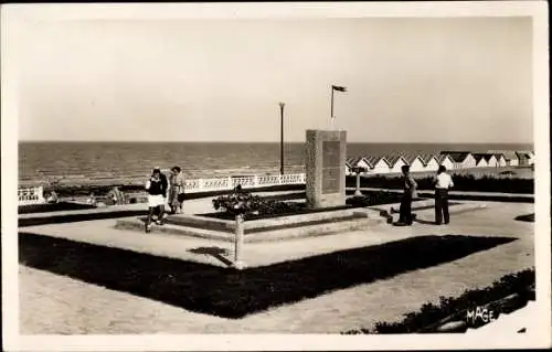 Ak Luc sur Mer Calvados, Le Monument erige en memoire du Debarquement