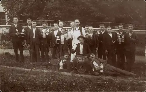 Foto Ak Kößlarn im Landkreis Passau, Männer mit Bierkrügen