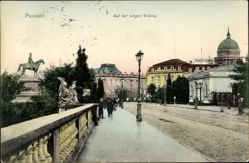 Ak Potsdam in Brandenburg, Partie auf der langen Brücke, Reiterstandbild