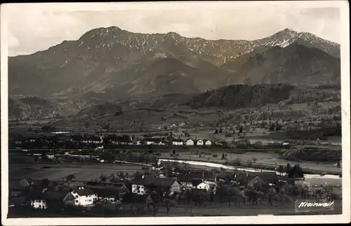 Ak Kleinweil Großweil in Oberbayern, Teilansicht vom Ort, Vogelschau, Berglandschaft