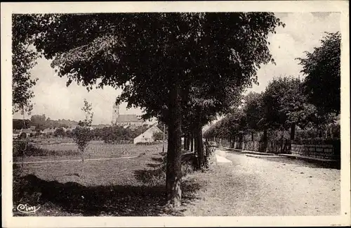 Ak Neuilly L'Eveque Haute Marne, Avenue de la Gare