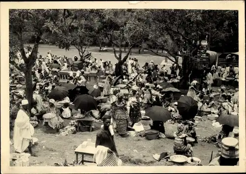 Foto Ak Kindia Guinea, Fête, Défilé et Marchands