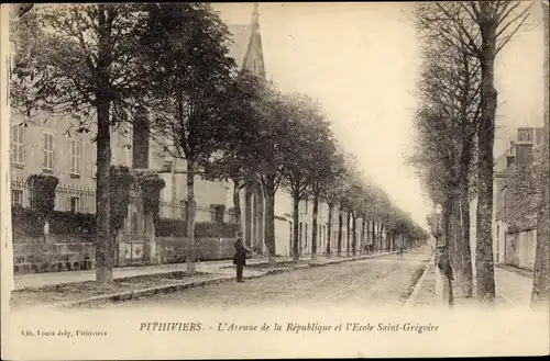 Ak Pithiviers Loiret, Avenue de la République et École Saint Grégoire