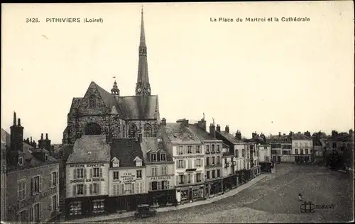 Ak Pithiviers Loiret, Place du Martroi et la Cathédrale