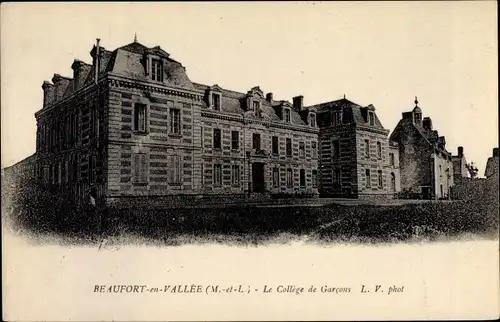 Ak Beaufort en Vallee Beaufort en Anjou Maine et Loire, Le Collège de Garcons
