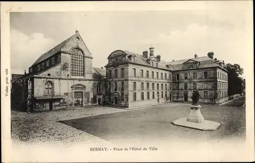 Ak Bernay Eure, Place de l'Hôtel de Ville