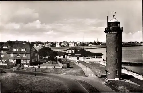 Ak Cuxhaven in Niedersachsen, Blick auf den Leuchtturm mit Seepavillon