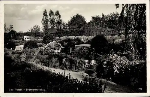 Ak Polczyn Zdrój Bad Polzin Pommern, Blumenterrasse, Sitzbänke
