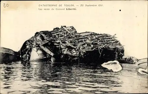 Ak Toulon Var, Catastrophe du Liberte 1911, Les restes du Cuirasse Liberte