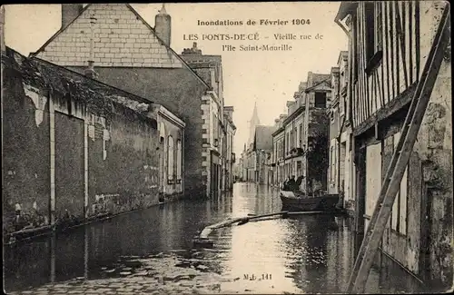 Ak Les Ponts de Cé Maine et Loire, Inondations de Fevrier 1904, Vieille rue de l'ile Saint Maurille