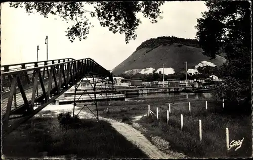 Ak Amfreville sous les Monts Eure, La Passerelle, La Cote des Deux Amants