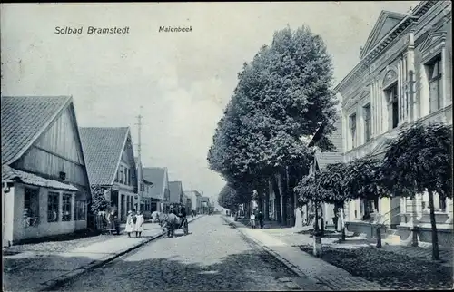 Ak Bad Bramstedt in Holstein, Maienbeek, Straßenpartie