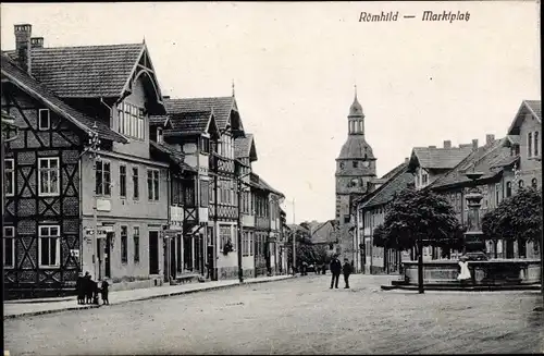 Ak Römhild in Thüringen, Blick über den Marktplatz mit Brunnen