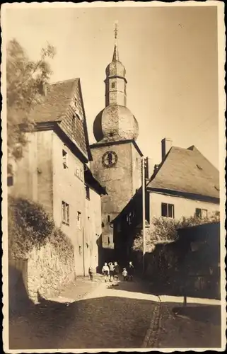 Foto Ak Arnsberg im Sauerland, Straßenpartie mit Kirche