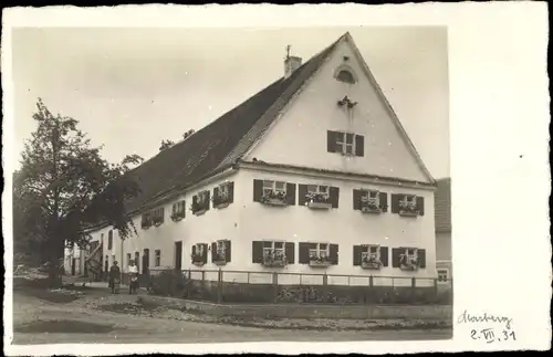 Foto Ak Hasberg Kirchheim in Schwaben, Straßenpartie mit Wohnhaus