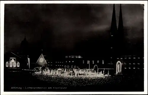 Ak Altötting in Oberbayern, Lichterprozession am Kapellplatz