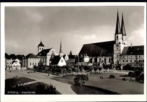 Ak Altötting in Oberbayern, Kapellplatz, Kirchen