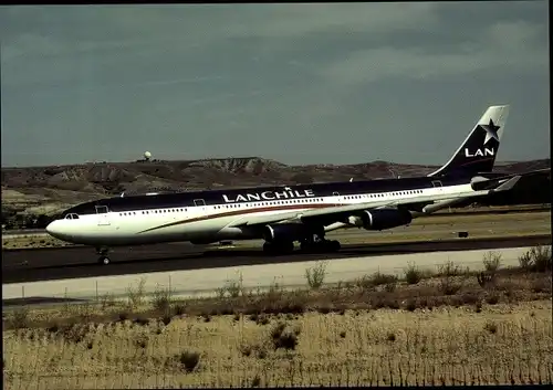 Ak Chilenisches Passagierflugzeug, LAN Chile, Airbus A340-300