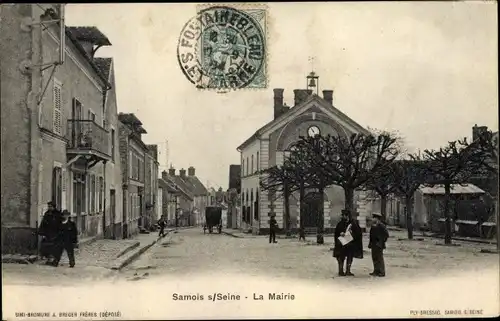 Ak Samois sur Seine Seine et Marne, La Mairie, vue extérieure, place, arbres, gens