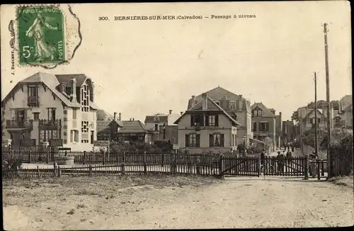 Ak Bernieres sur Mer Calvados, Passage a niveau