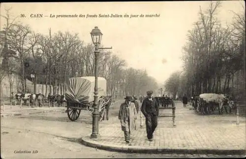 Ak Caen Calvados, La promenade des fosses Saint Julien un jour de marche