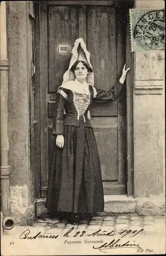 Ak Calvados Normandie, Portrait de Femme en ancien Costume de Paysanne