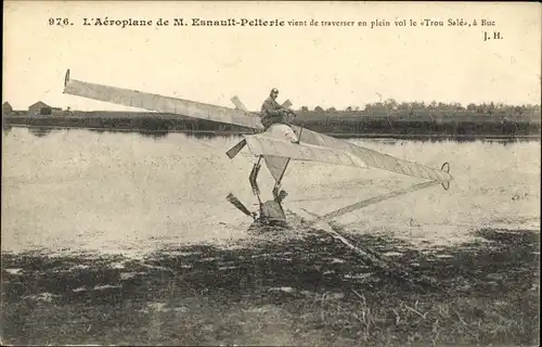 Ak Aeroplane de M. Esnault Pelterie vient de traverser en plein vol le Trou Sale, a Bue