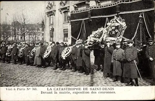 Ak Saint Denis Seine Saint Denis, La Catastrophe de Ville, Devant la Mairie, Exposition des Couronne