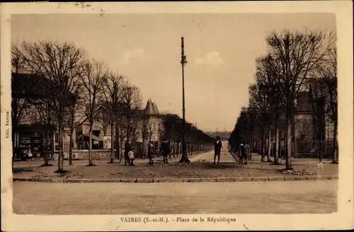 Ak Vaires Seine et Marne, Place de la République, arbres, riverains