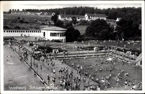 Ak Wolfsburg in Niedersachsen, Schwimmbad aus der Vogelschau